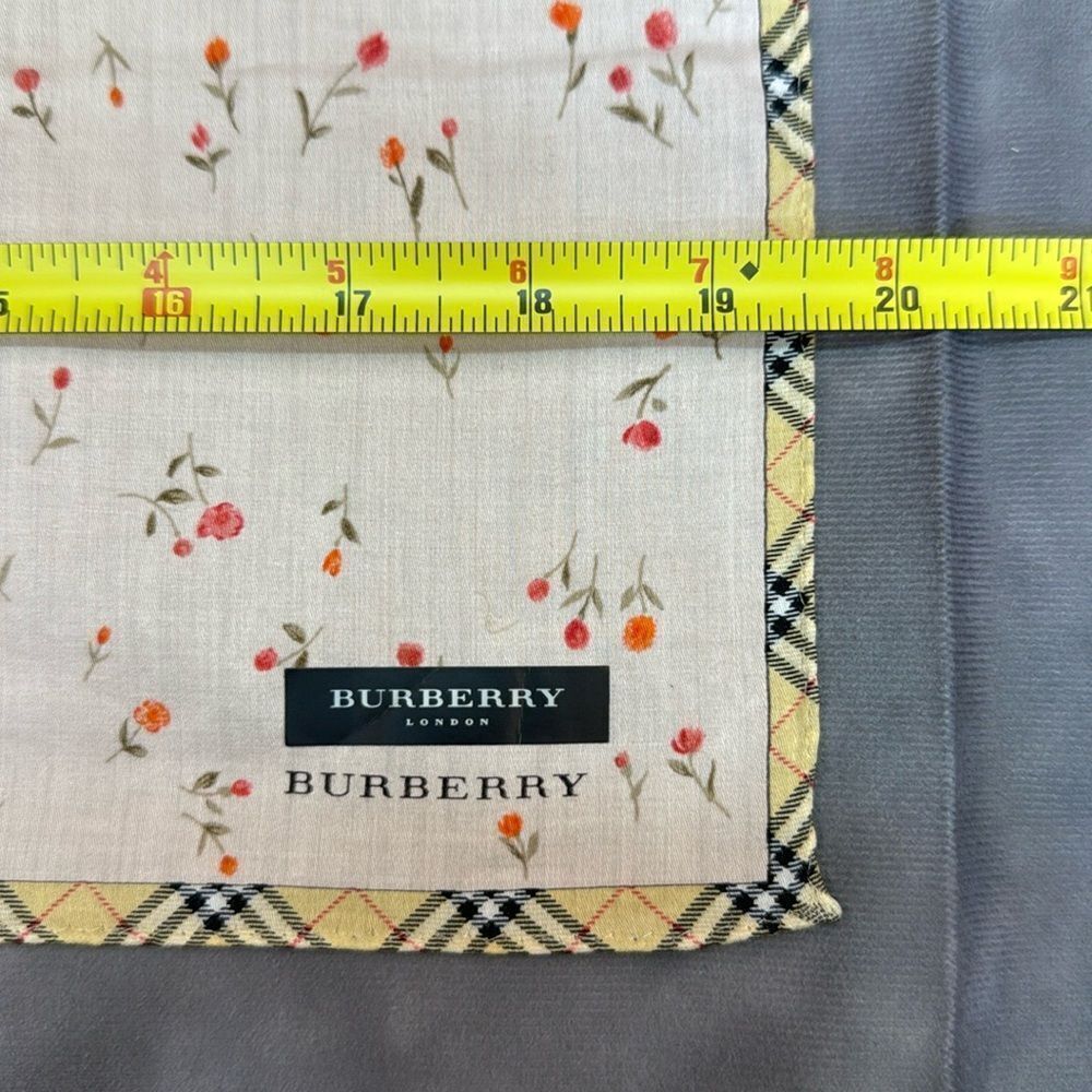 NWT Burberry Scarf - Picture 7 of 10